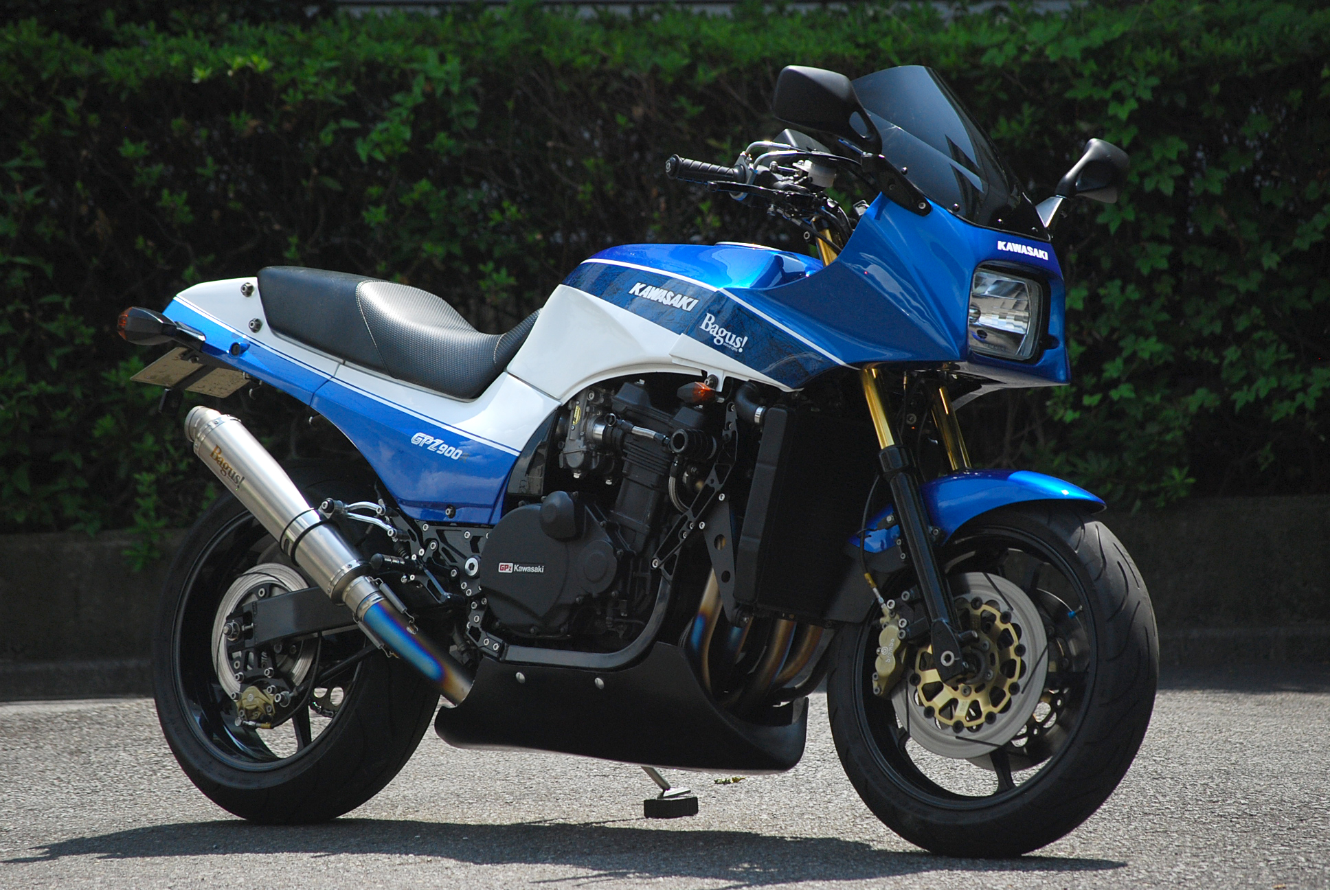 KAWASAKI GPZ900R TAGASHIRA