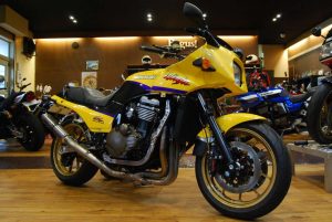 KAWASAKI GPZ900R<br>3.11