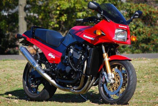 KAWASAKI GPZ900R<br/>IIDA