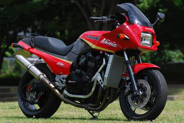KAWASAKI GPZ900R