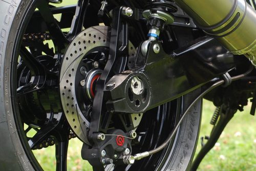 KAWASAKI ZEPHYR750 リヤキャリパーサポート ブレンボ84mm用