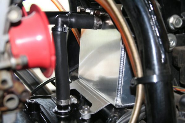 GPZ900R用オイルキャッチタンク発売！