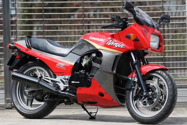 KAWASAKI GPZ900R RED FINAL