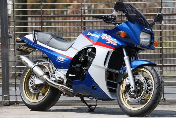 KAWASAKI GPZ900R 青