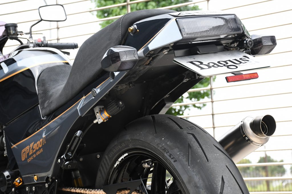KAWASAKI GPZ900R 17/18インチ 一体式フェンダーレスキット Bagus