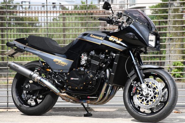 KAWASAKI GPZ900R<br>horiguchi
