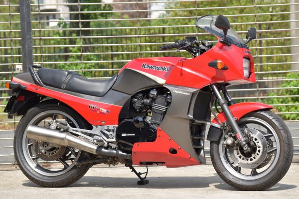 KAWASAKI GPZ750R