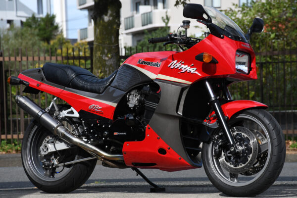 KAWASAKI GPZ900R